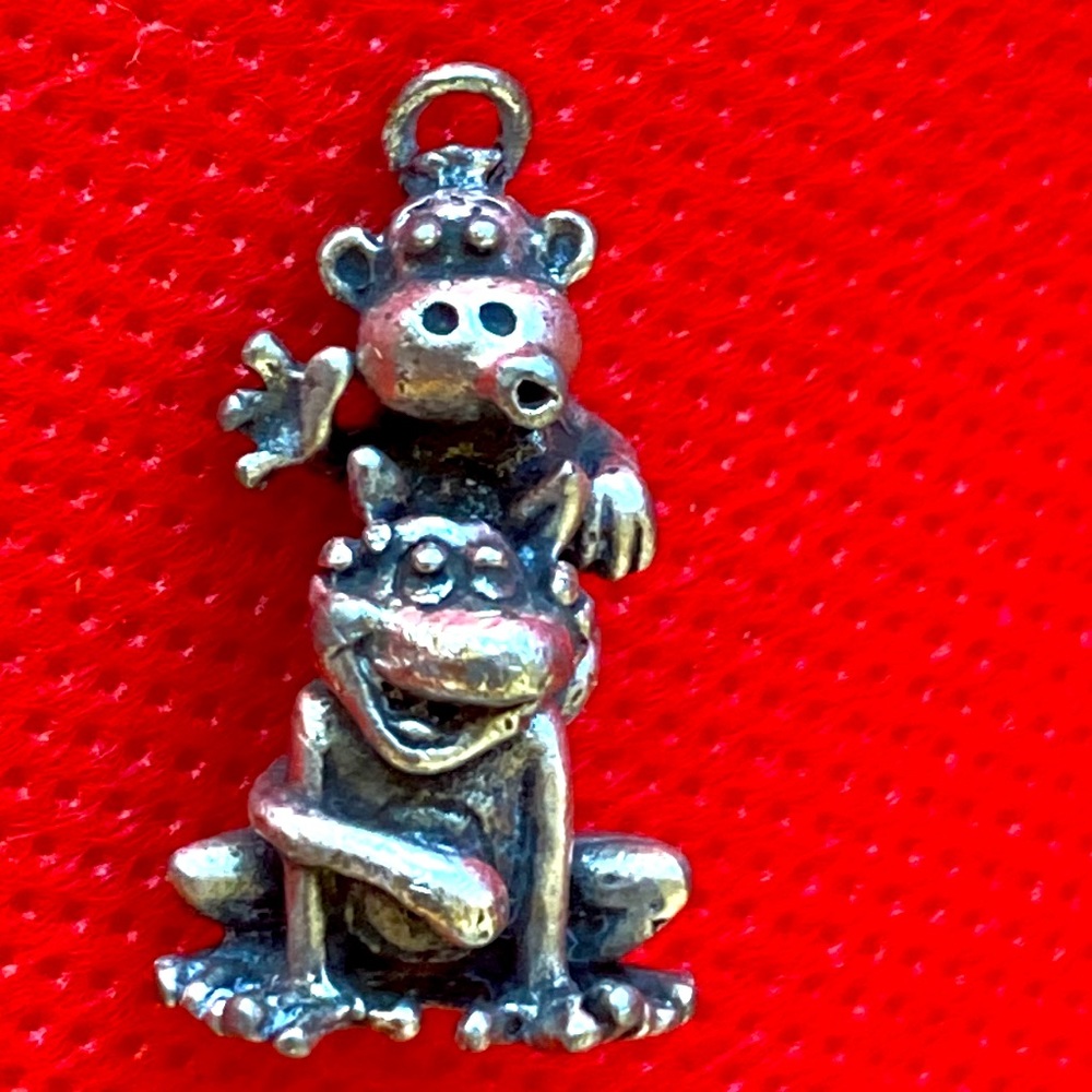 Charming sterling? silver monkey on the frog charm